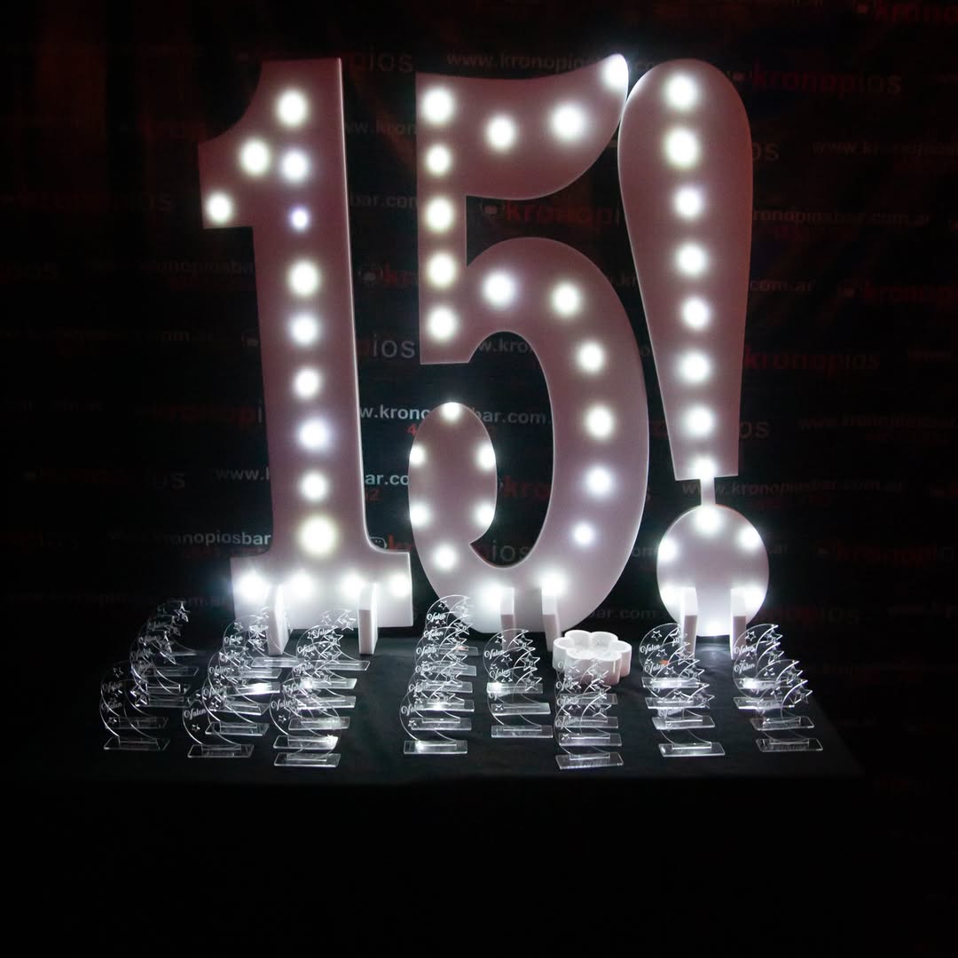 Cumplea os De 15 No Tradicional Festej De Noche En Kronopios Bar Un 